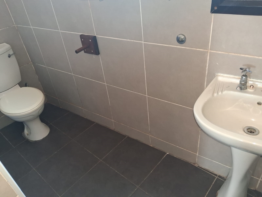 To Let 1 Bedroom Property for Rent in Quigney Eastern Cape